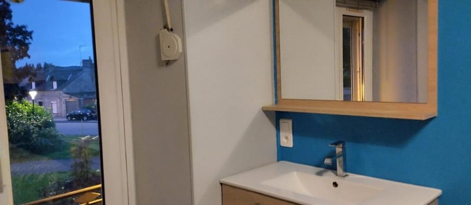 Chambres indépendantes et lumineuses Vacation rental in Alençon