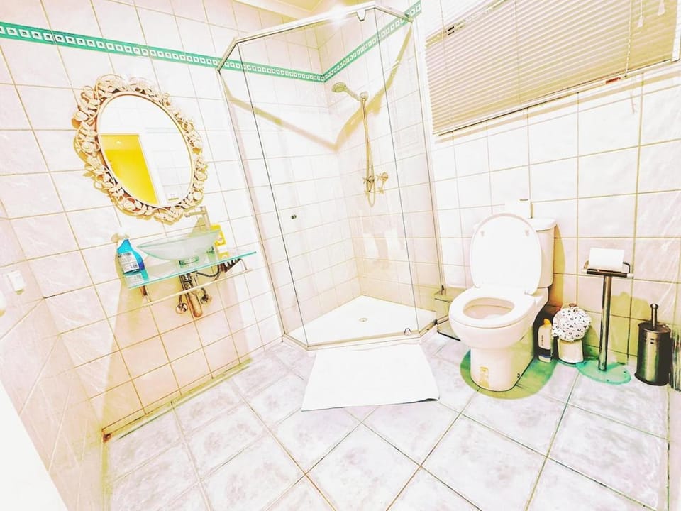 Granny Unit Self Contained Double Storage WIFI POOL PARKING Bed and Breakfast in Melbourne
