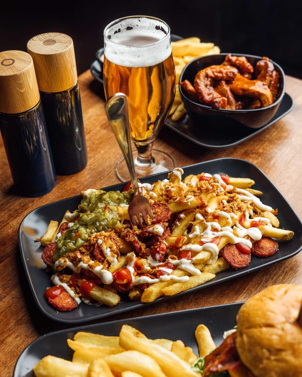 Lounge or bar, Food and drinks, Food, Dinner