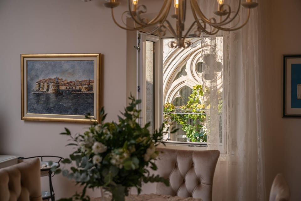 Living room, Decorative detail