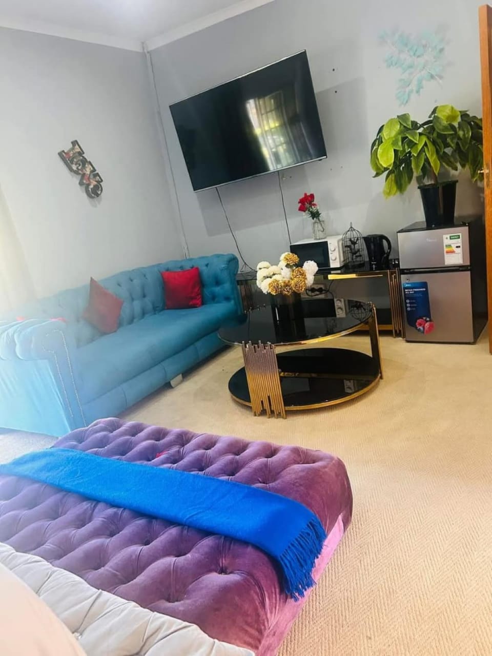 Photo of the whole room, Bedroom