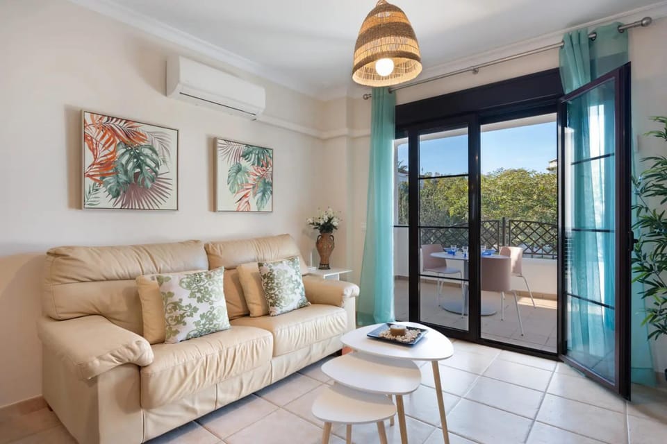 Living room, Seating area, air conditioner