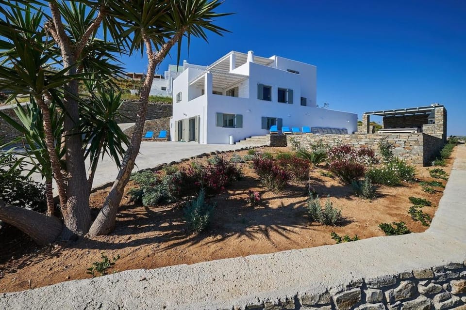 Property building, Day, Garden, Garden view
