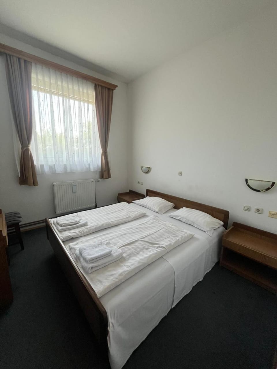 Bed, Bathroom, Bedroom, towels