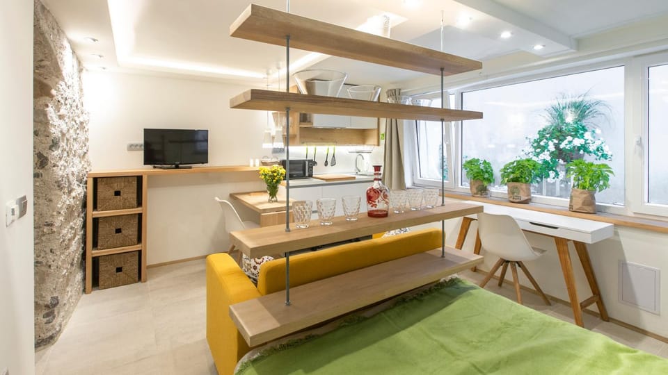 Kitchen or kitchenette, Decorative detail, Dining area