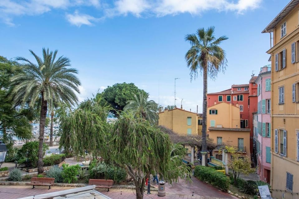 Petit port Apartment in Menton