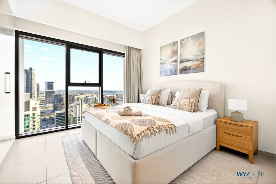 Bed, Photo of the whole room, Bedroom, City view, towels