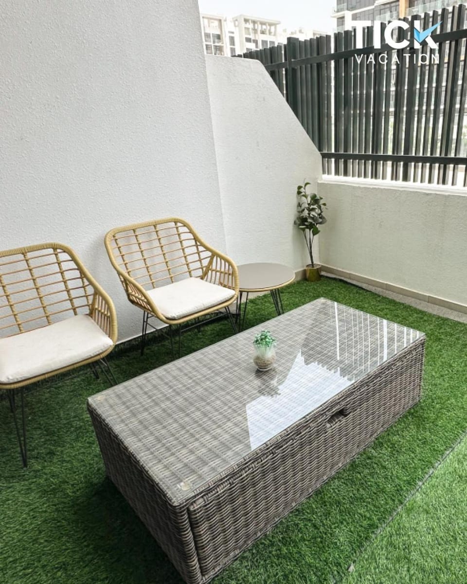Tick - Contemporary Studio with Balcony Azizi Riviera Apartment in Dubai