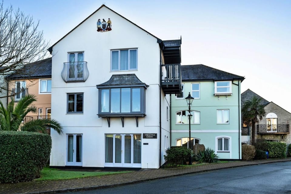 Property building, Facade/entrance