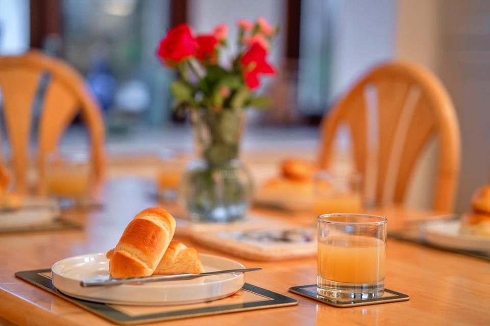 Food and drinks, Dining area, Breakfast