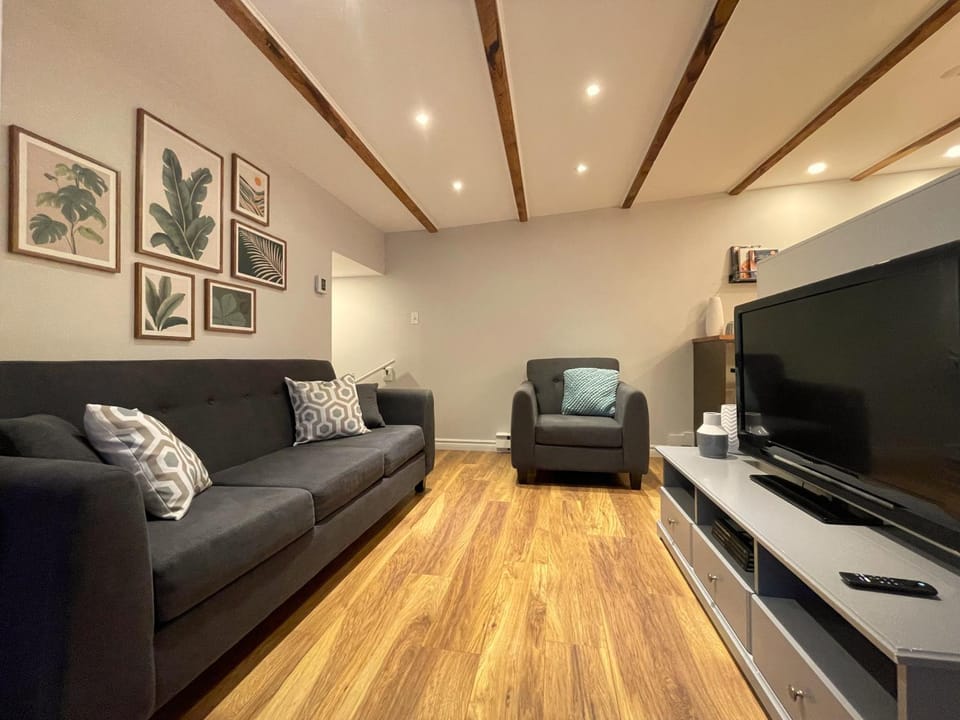 Communal lounge/ TV room, TV and multimedia, Living room, Seating area