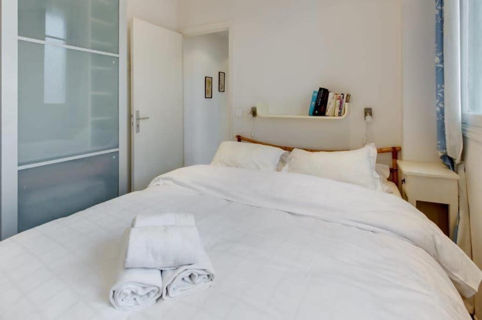 Sunny Corner Apartment in Nice