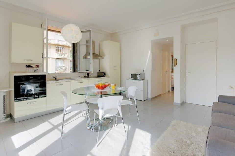 Sunny Corner Apartment in Nice