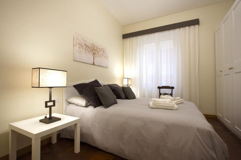 Contessa 3BR Holiday House Apartment in Rome