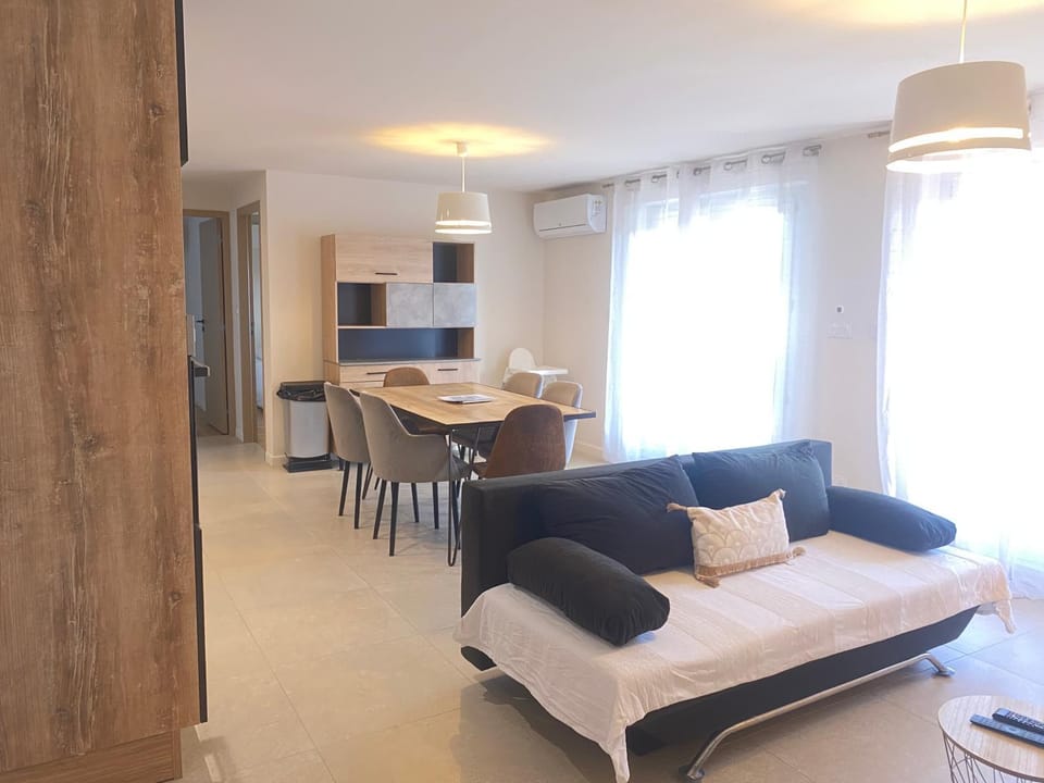 Communal lounge/ TV room, Dining area