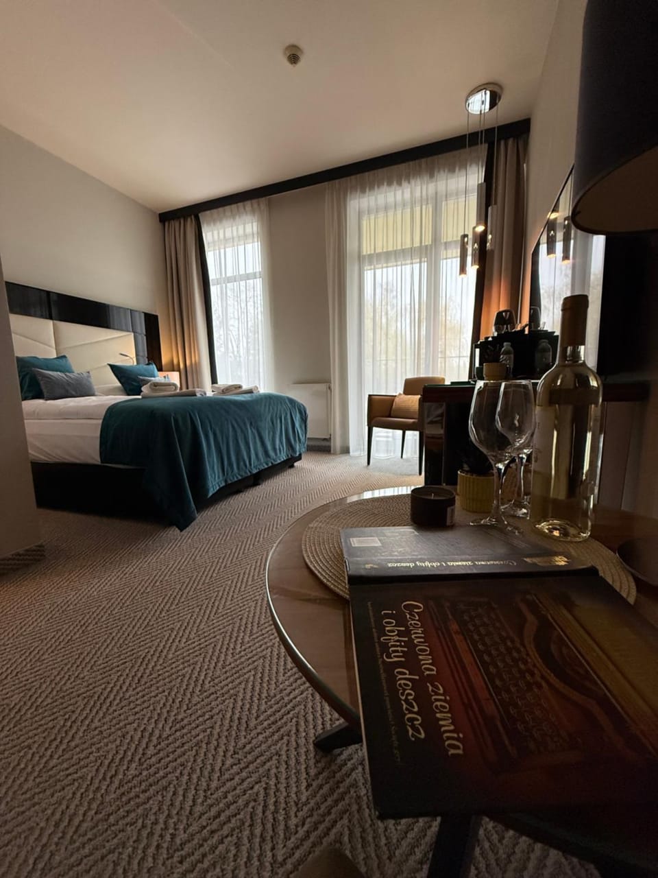 Bed, TV and multimedia, Bedroom