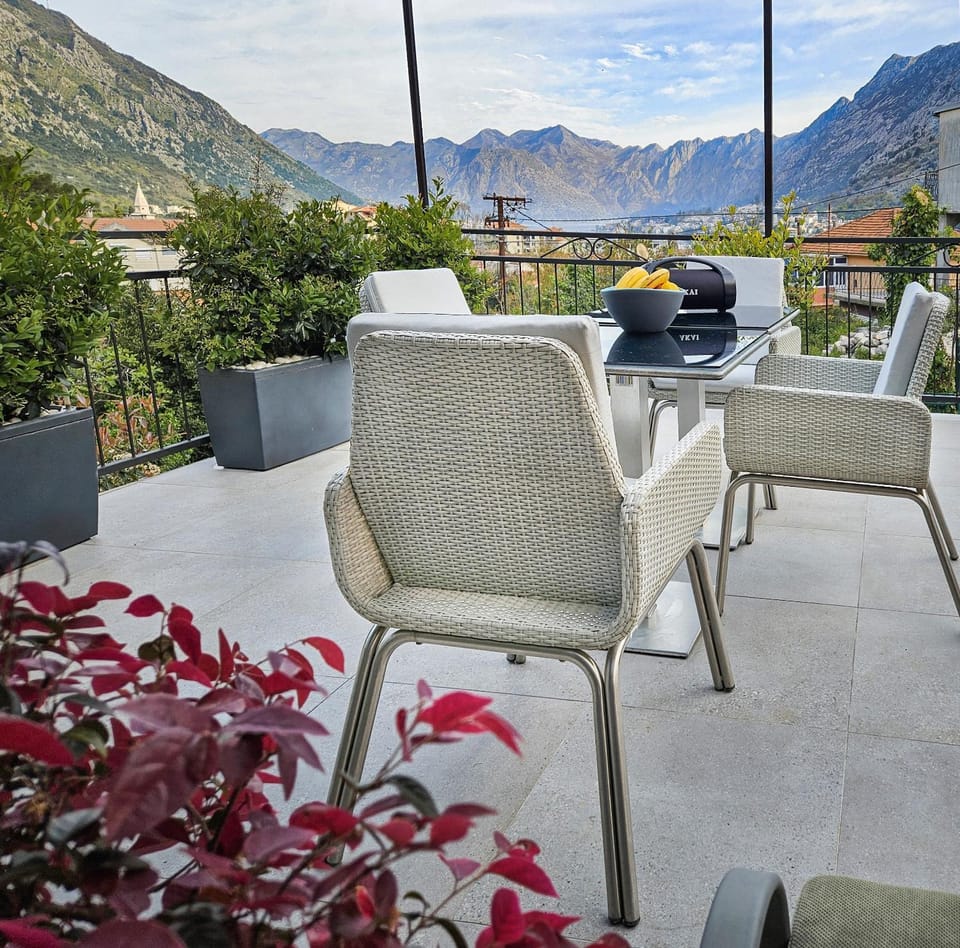 Day, Balcony/Terrace, Seating area, City view, Landmark view, Mountain view, Sea view, Entertainment