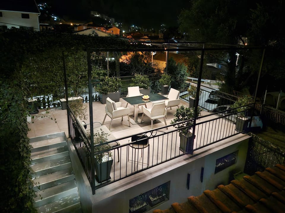 View (from property/room), Balcony/Terrace, Seating area, Dining area, Entertainment