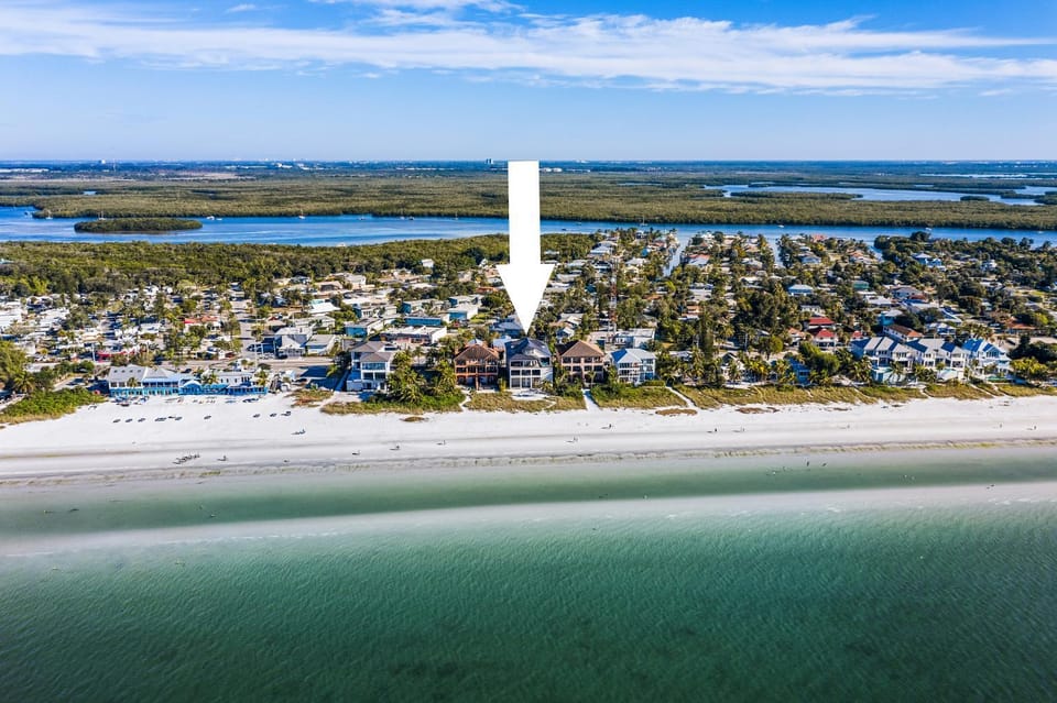 Amazing Views, Heed Pool & Hot Tub - Beach Breeze - Roelens House in Estero Island