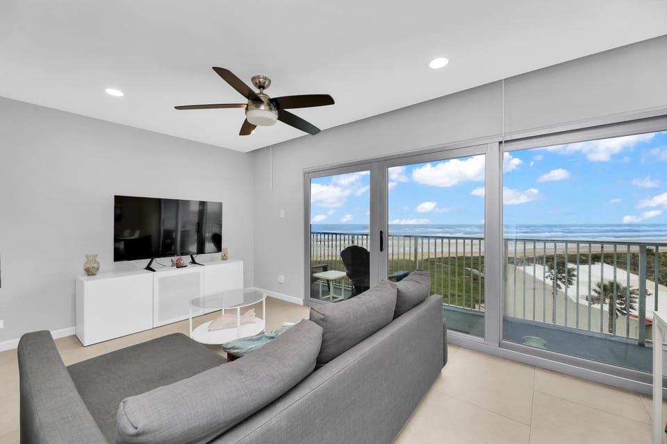 Spectacular 2 bed 2 bath Beach Front Beauty at Aquarius Apartment hotel in South Padre Island
