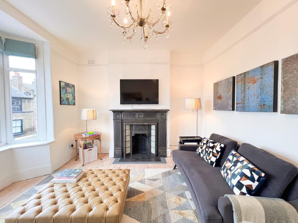 Charming Historic 3BR Home - Steps to Greenwich Park - Cutty Sark & Royal Observatory Apartment in London Borough of Lewisham