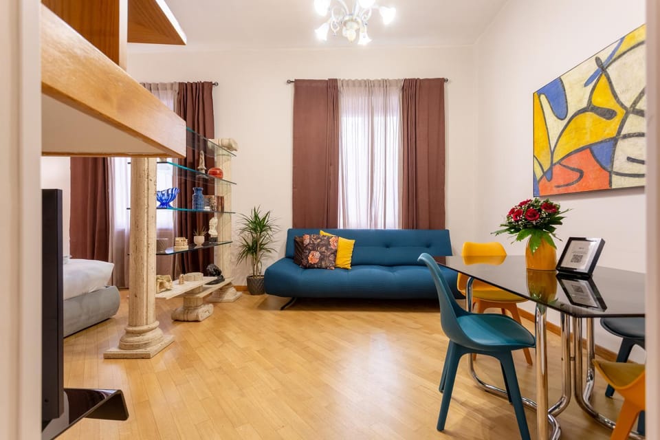 Bed, Living room, Photo of the whole room, Seating area, Bedroom