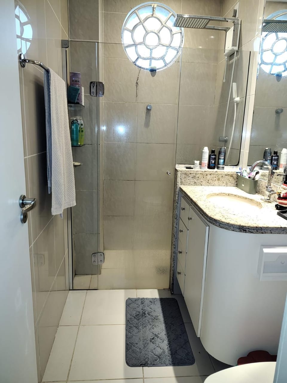 Shower, Bathroom, towels