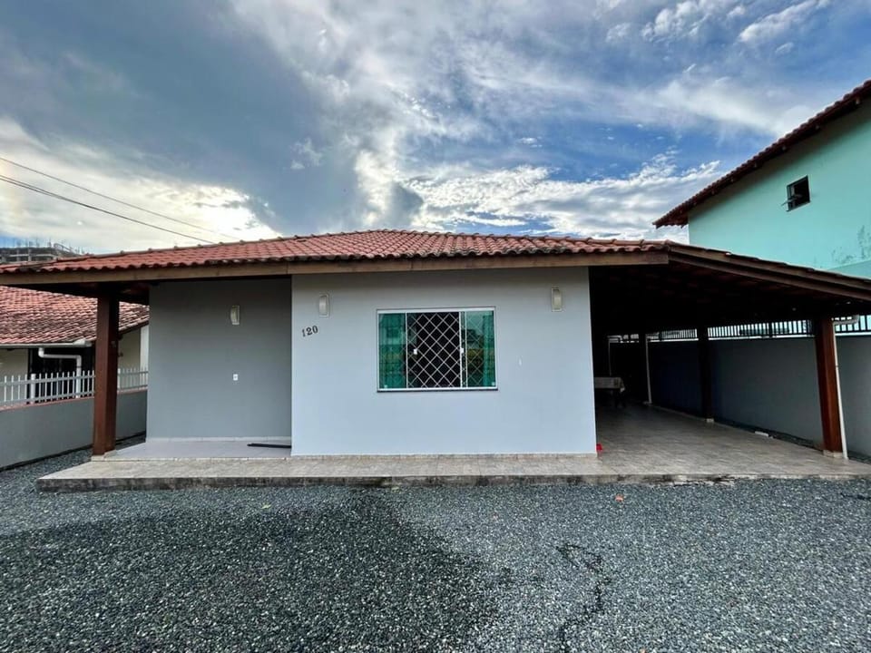 Residência dos Salvatores House in Penha