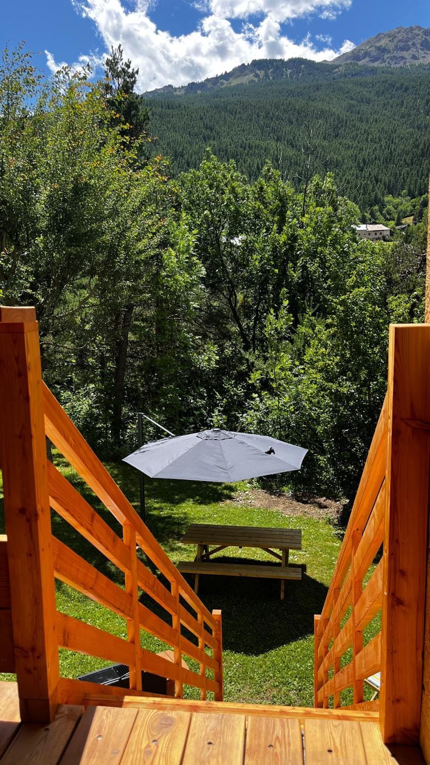Nearby landmark, Natural landscape, Mountain view