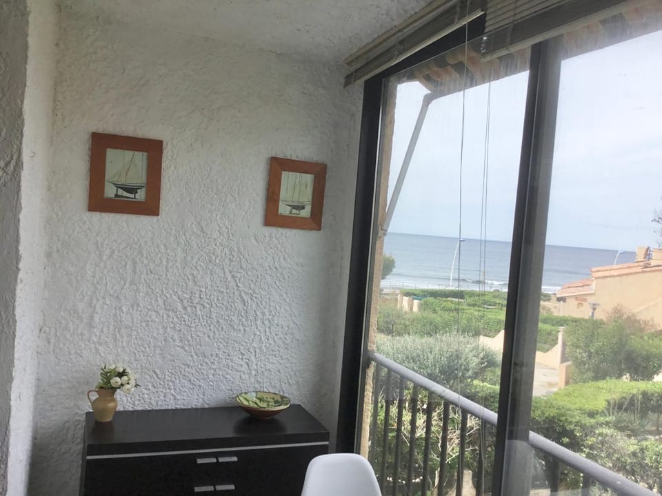 Studio vue mer Apartment in Sausset-les-Pins