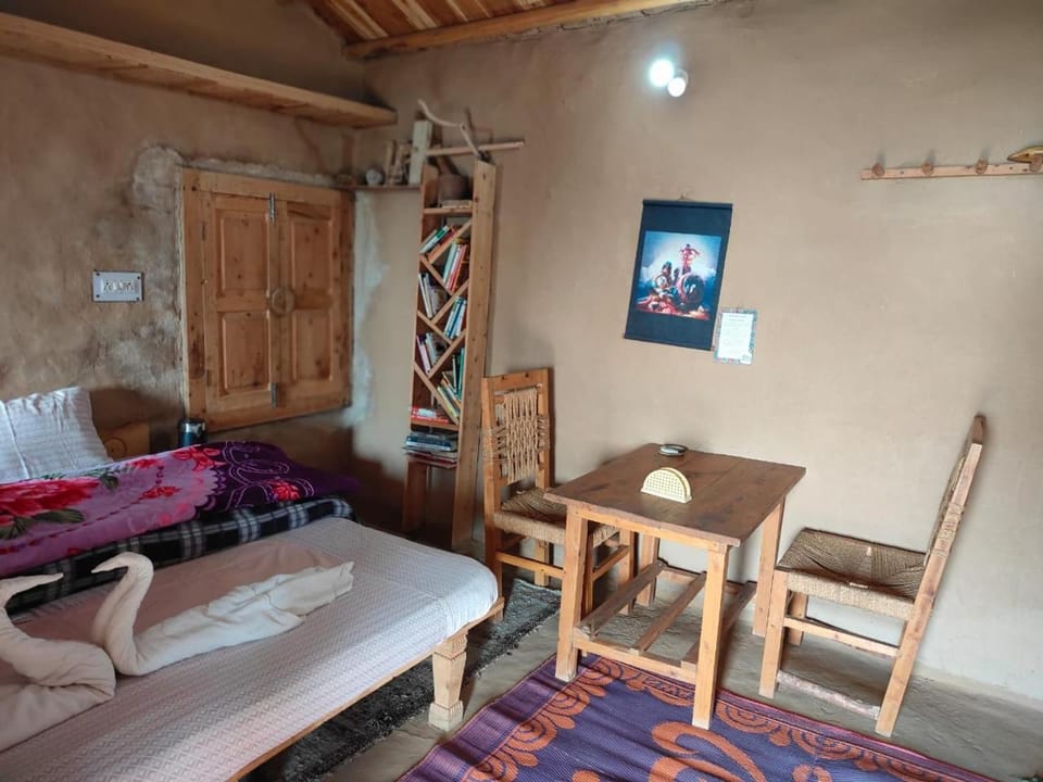 Bed, Photo of the whole room, Seating area, Bedroom
