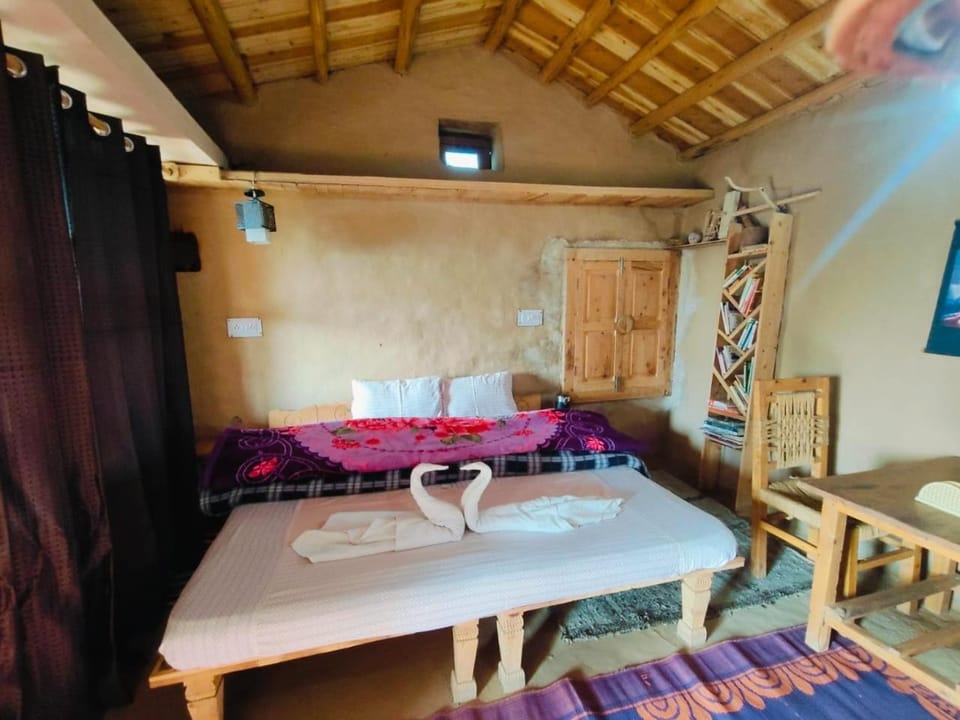 Property building, Bed, Photo of the whole room, Bedroom