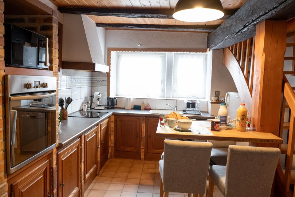 Coffee/tea facilities, Kitchen or kitchenette, Dining area, dishwasher, oven, stove, toaster