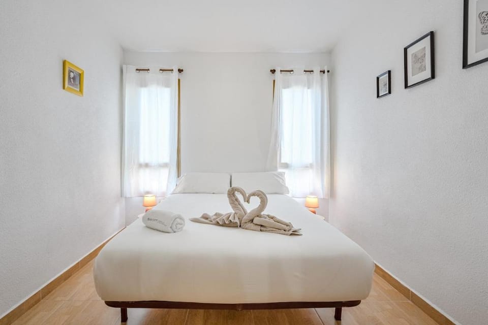 Bedroom, towels