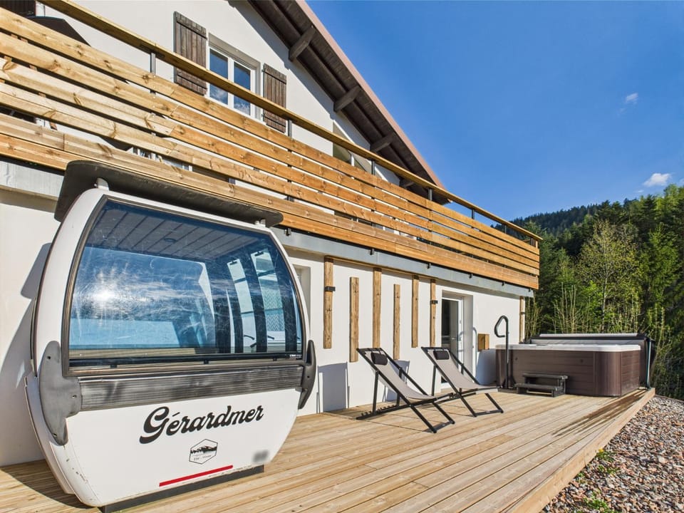 Patio, Patio, Natural landscape, Hot Tub, Sauna, Mountain view, sunbed