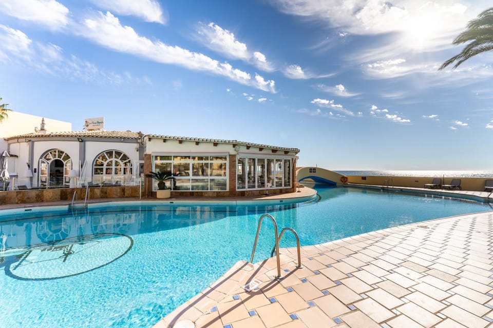 Estudio a pie de playa by Holidays2Rent Apartment in Sitio de Calahonda