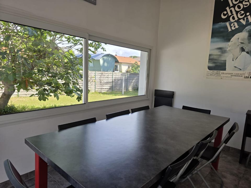 Dining area, Meals