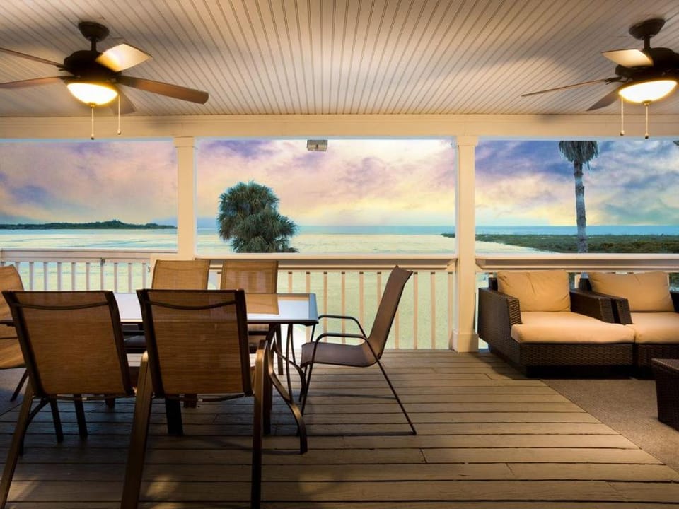 Breathtaking, Expansive Gulf views, Steps to the Beach - Beach Sanctuary - Roelens House in Estero Island