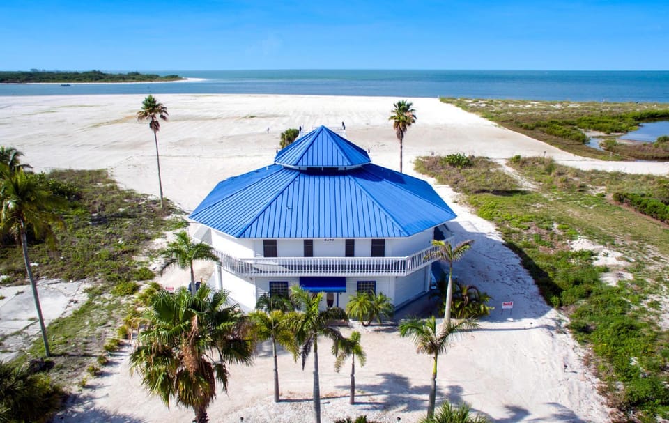 Breathtaking, Expansive Gulf views, Steps to the Beach - Beach Sanctuary - Roelens House in Estero Island