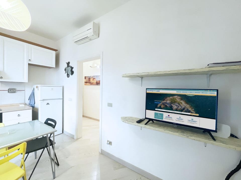 TV and multimedia, Kitchen or kitchenette, dishwasher, oven, air conditioner
