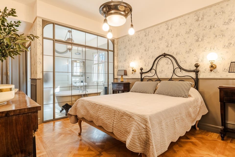 Bed, Photo of the whole room, Bedroom