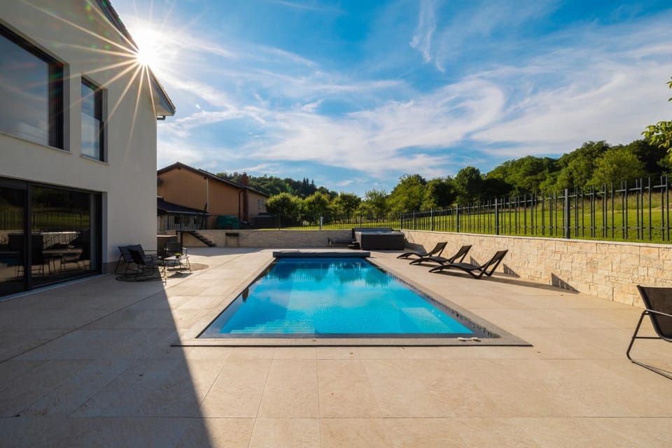 Day, Balcony/Terrace, Pool view, Swimming pool, Swimming pool, sunbed