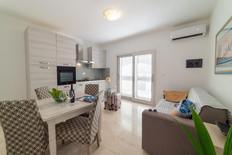 Kitchen or kitchenette, Living room, Dining area