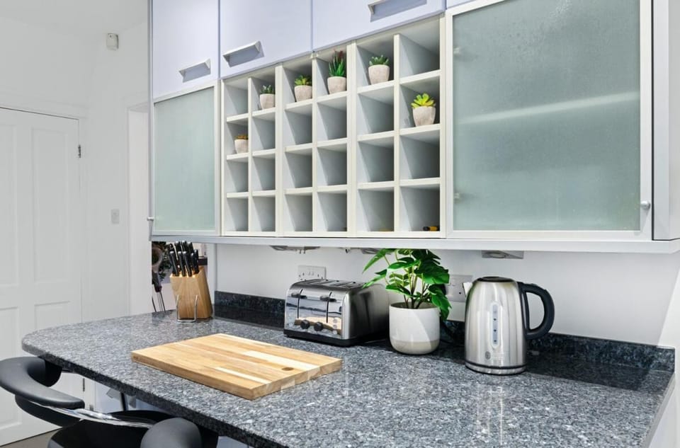 Spacious 3BR Nottingham City Hospital with PS4 House in Nottingham