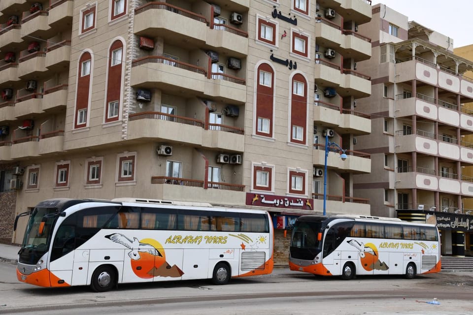 Property building, Day, City view, Location, group of guests