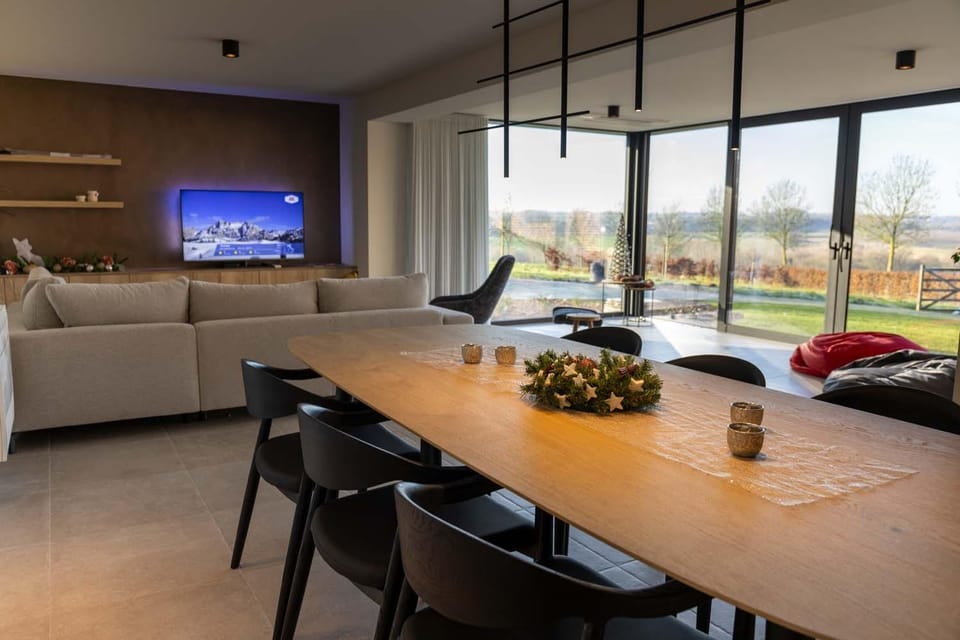 View (from property/room), Dining area, Garden view