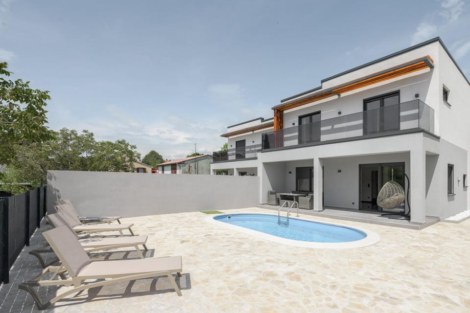 Property building, Swimming pool