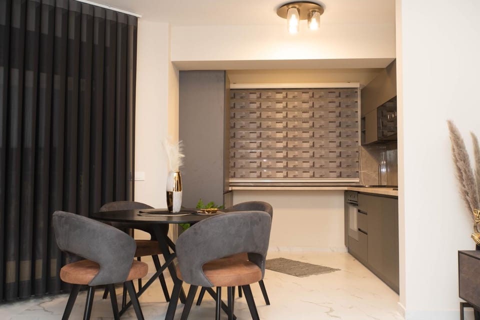 Kitchen or kitchenette, Seating area, Dining area