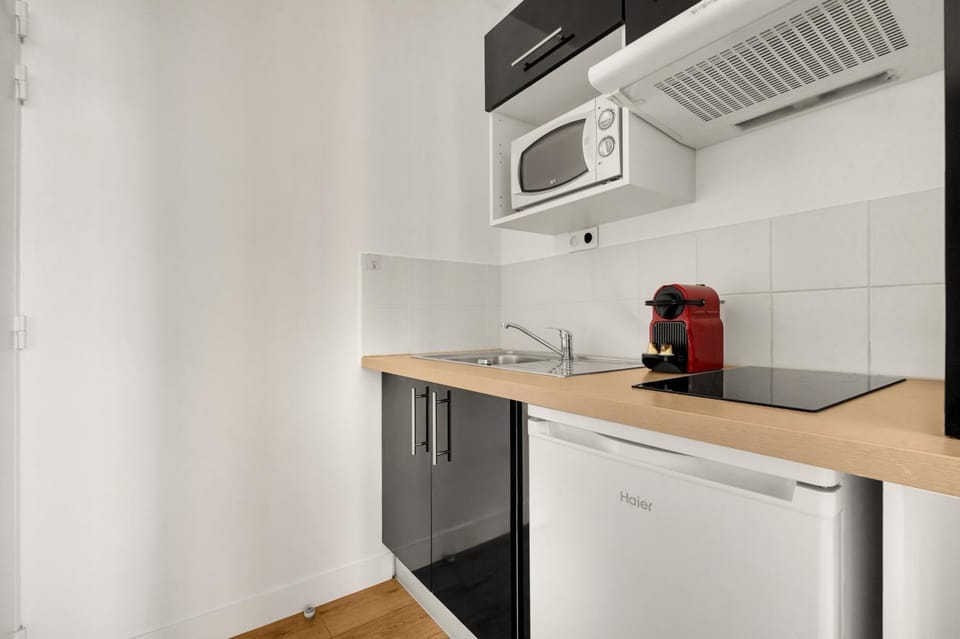 Coffee/tea facilities, Kitchen or kitchenette, microwave, stove, stove, kitchen, kitchen