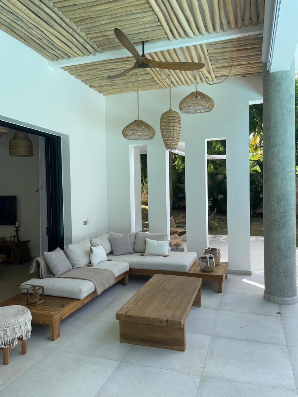 Patio, Living room
